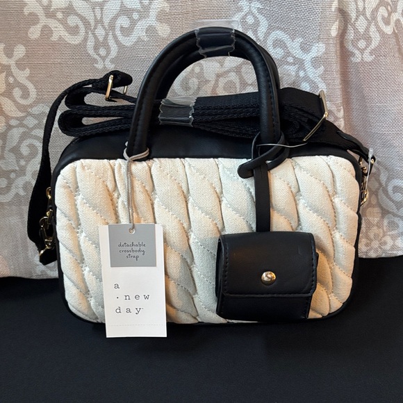 A New Day Black and Cream Satchel NWT - Picture 1 of 4